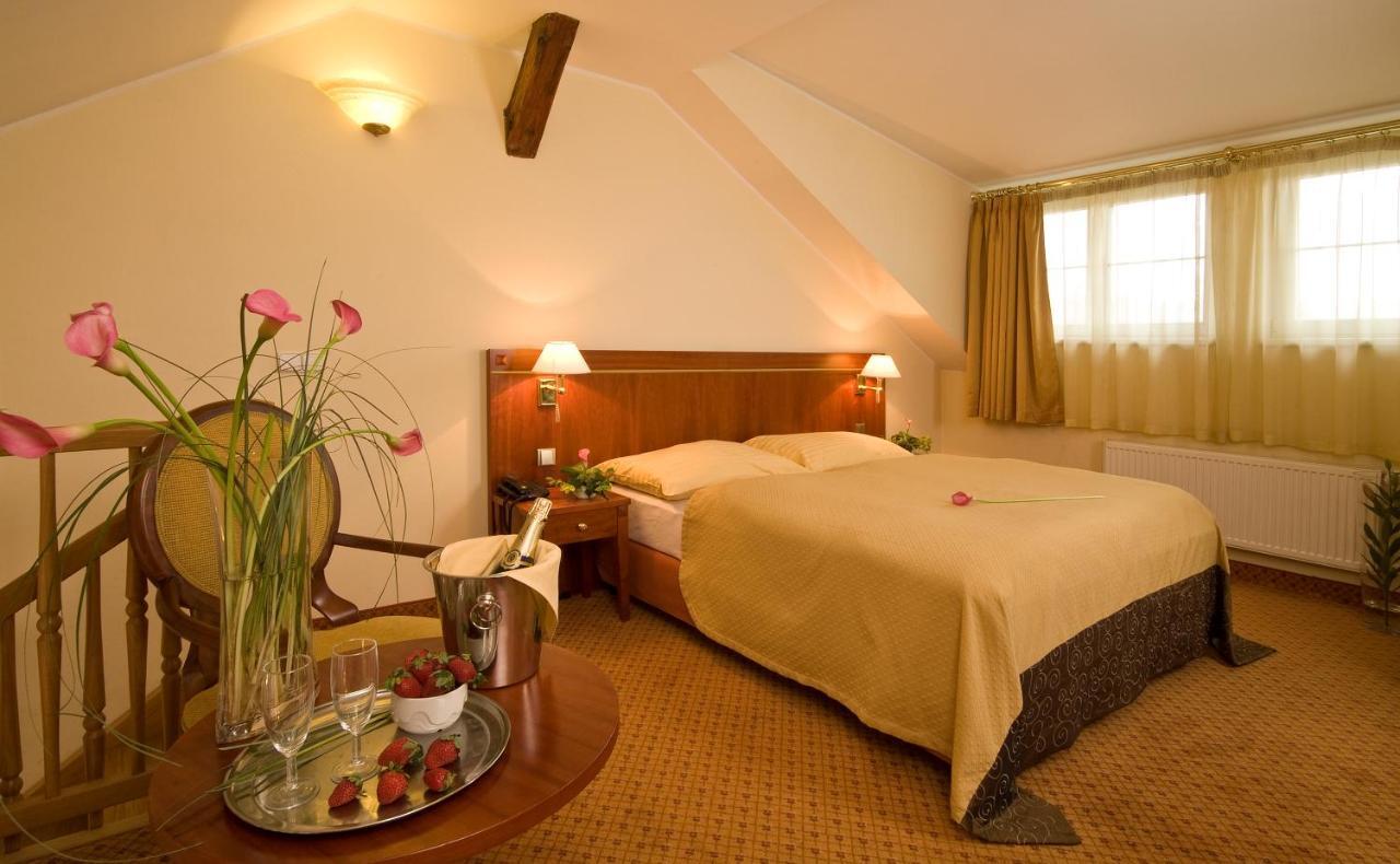 Hotel Raffaello Prague Room photo